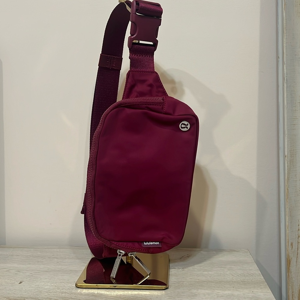 Lululemon Everywhere Belt Bag